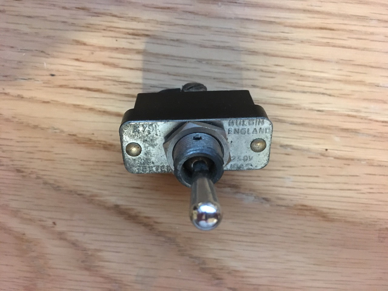 BULGIN ,S791, PEAR DOLLY, SP, SWITCH, CENTRE OFF, PULL TO MAKE, 10A @ 250V, EX EQUIPT