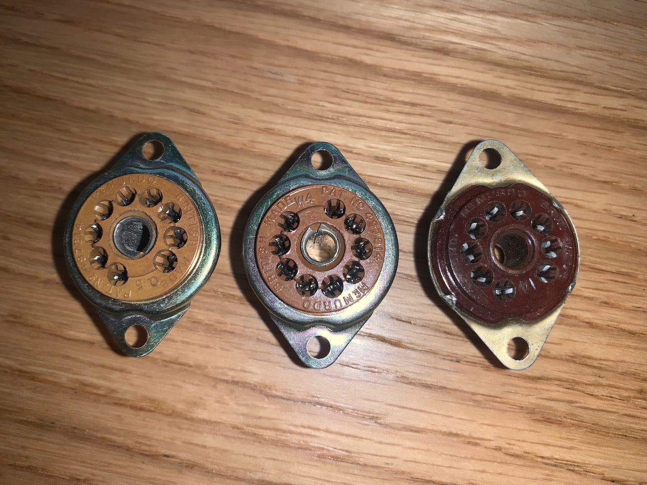 BROWN MICANOL, MCMURDO, B9A, VALVE BASE, VINTAGE, NEW UNUSED