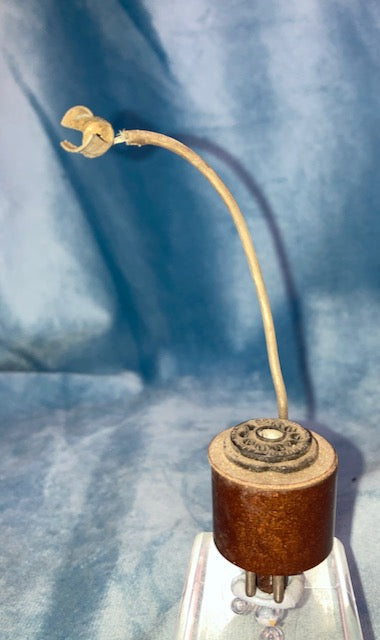 VCM VALVE BASE CONVERTOR, MULLARD, B9A WITH TOPCAP TO OCTAL BASE