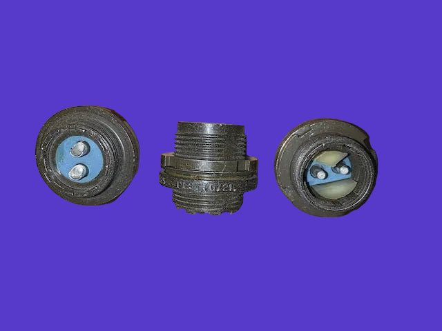IXED, CHASSIS MOUNT PLUG, SMALL, SHELLS SIZE 1, AS USED IN LARKSPUR RADIOS , NOS