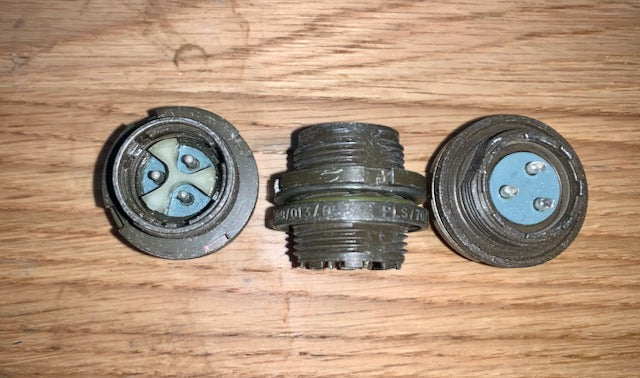 Pattern 104, Plessey, Mk 7, FIXED, 3 way PLUG, 3 Male Pins, Larkspur, Power Plug, NOS