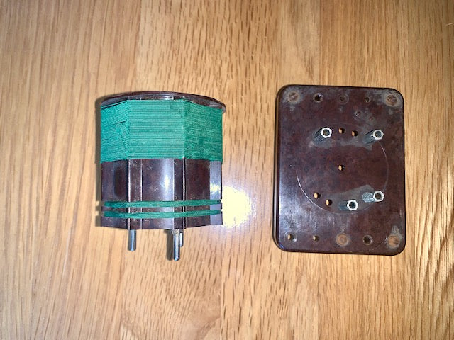 GREEN LITZ WIRED, COIL, PLUG IN, 3 PIN, C/W BAKELITE BASE, FROM 192Os PERIOD