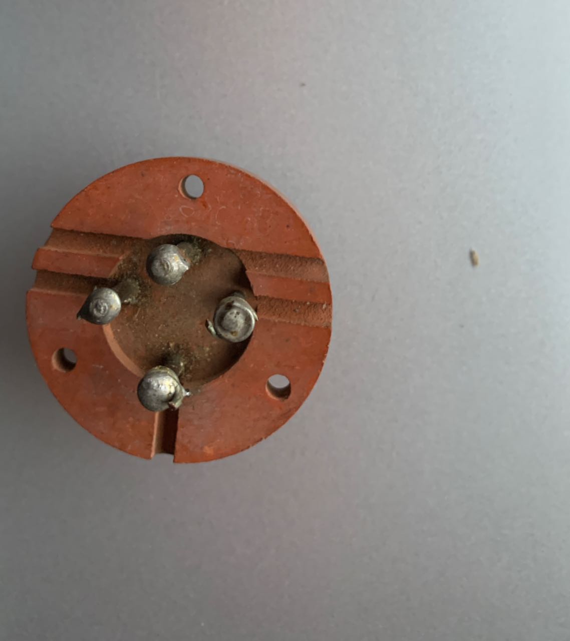 PREWAR, AIR MINISTRY, BRITISH 4 PIN, B4, BROWN, VALVE BASE, 10A/2123, EX EQUIPT