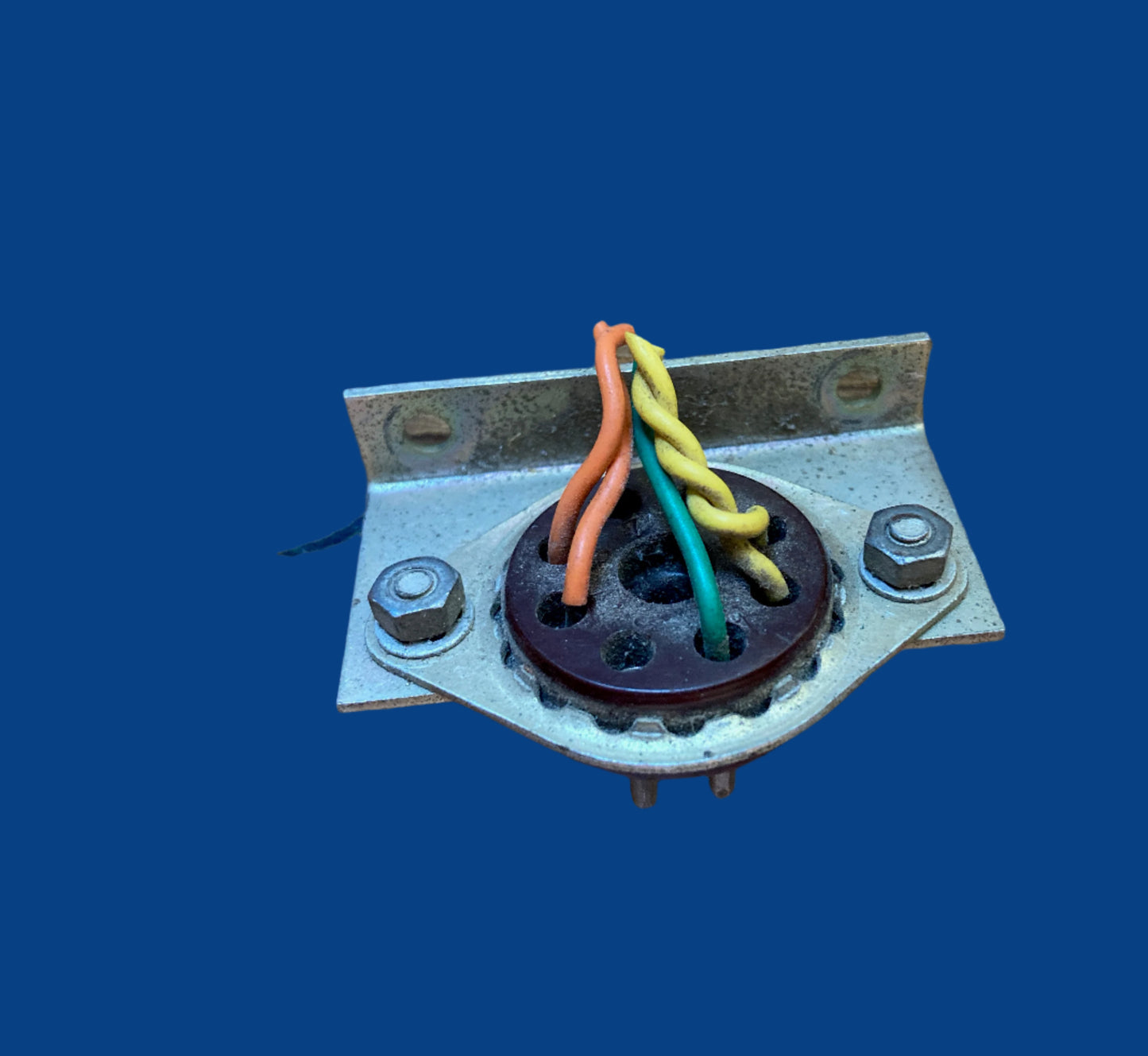 OCTAL PLUG, ON METAL CHASSIS MOUNT, MCMURDO, EX EQUIPT