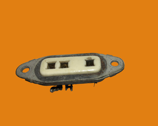 CINCH JONES, SOCKET, CERAMIC, LINEAR THREE FEMALE PIN SOCKET, CHASSIS MOUNT, EX EQUIPT
