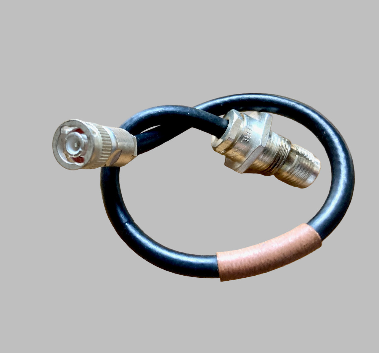 MILITARY LEAD, APPROX 100MM LENGTH, BNC SOCKET TO 50R CAPT SOCKET, TM4726/296, LARKSPUR