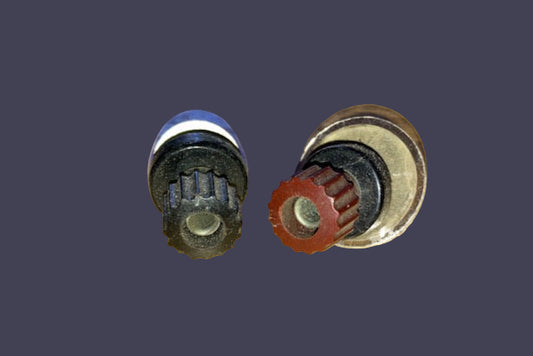 SET OF 2X BINDING POST, 1X BLACK, 1X RED. CENTRAL HOLE,