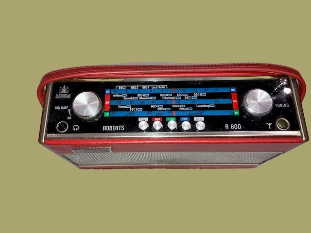 Roberts Radio, R600, RED,Tested & Working on AM but not FM , for restoration