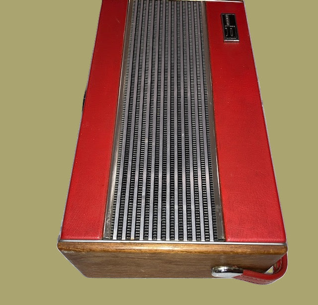 Roberts Radio, R600, RED,Tested & Working on AM but not FM , for restoration