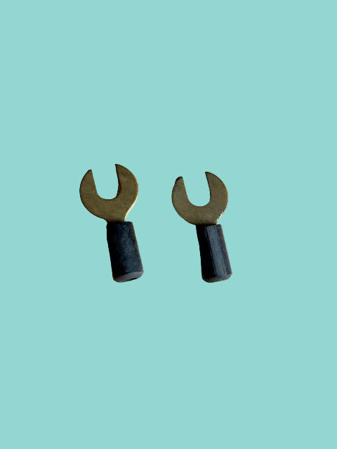 2x LARGE SPADE, HOOKED CONNECTORS, BLACK, NOS