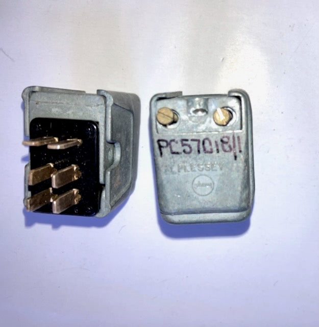 PLESSEY, PAINTON, MINIATURE JONES PLUG, CAST BODY, 6 STAGGERED PIN, FREE, CABLE MOUNT, AS USED IN PYE EQUIPMENT, EX EQUIPT
