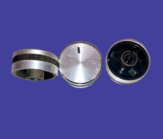 x, CHROMED AND BLACK PLASTIC KNOBS, POSSIBLE AMPLIFIER OR CAR RADIO, 6mm SHAFT, 13mm HEIGHT, 29mm DIA.