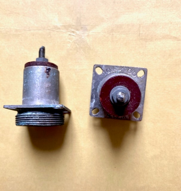 AIR MINISTRY, W SOCKET, 1 PIN, FEMALE, CHASSIS MOUNT, 10H/7160, GEE, REBECCA, ASV, EARLY RADAR, WW2 RAF AIRBORNE EQUIPMENT,