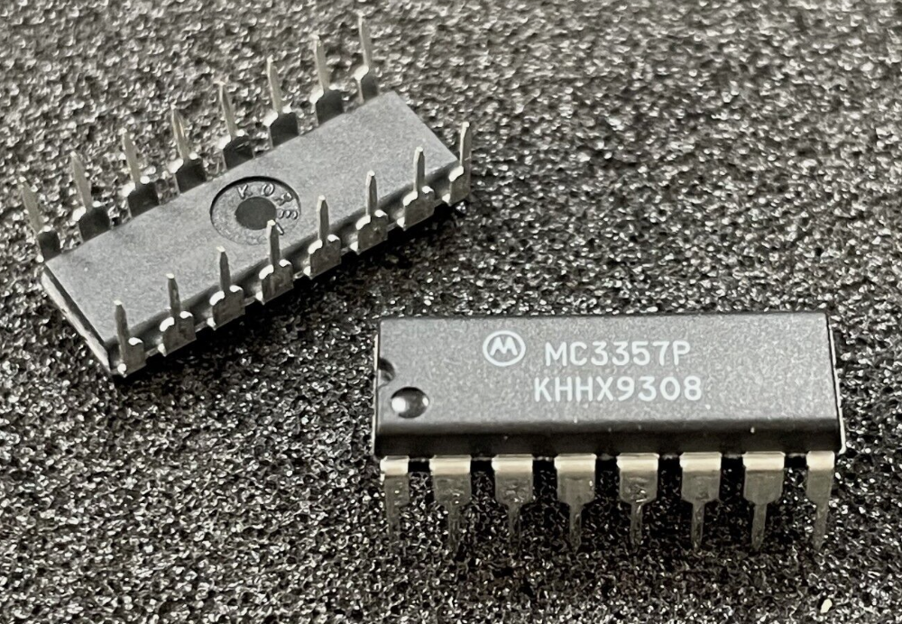 MC3357P, Motorola, Low Power Narrowband FM IF, 16-Pin DIP, IC