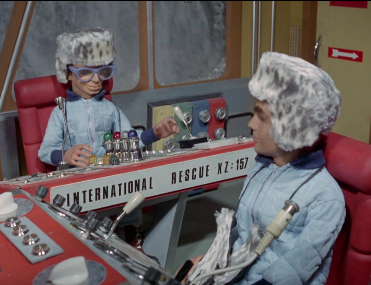 ARCOLECTRIC, CHROME BEZEL, AMBER LENS, 19mm DIA CAST LONG BODY,SIGNAL LAMP, EX EQUIPT