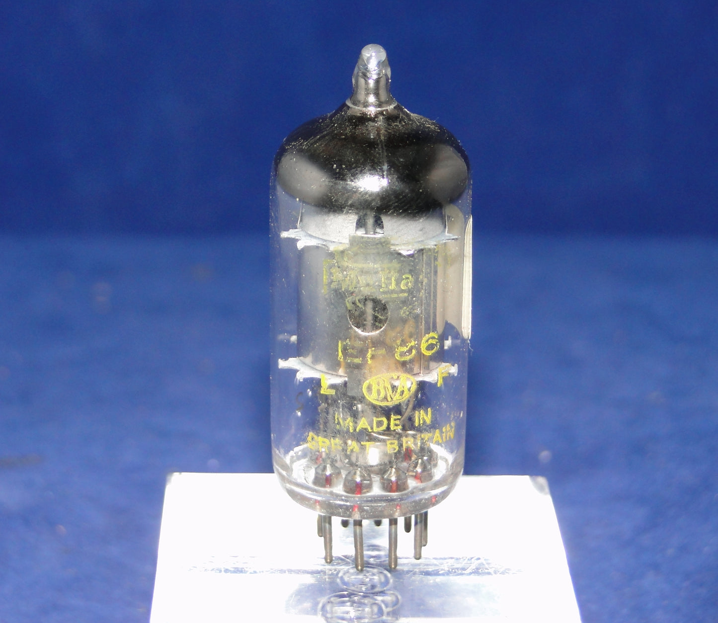 EF86, MULLARD, SOLID CHROME SCREEN, YELOW PRINT, FACTORY CODE, 9r3 B4F2, BLACKBURN, JUNE 1964 MANUFACTURE
