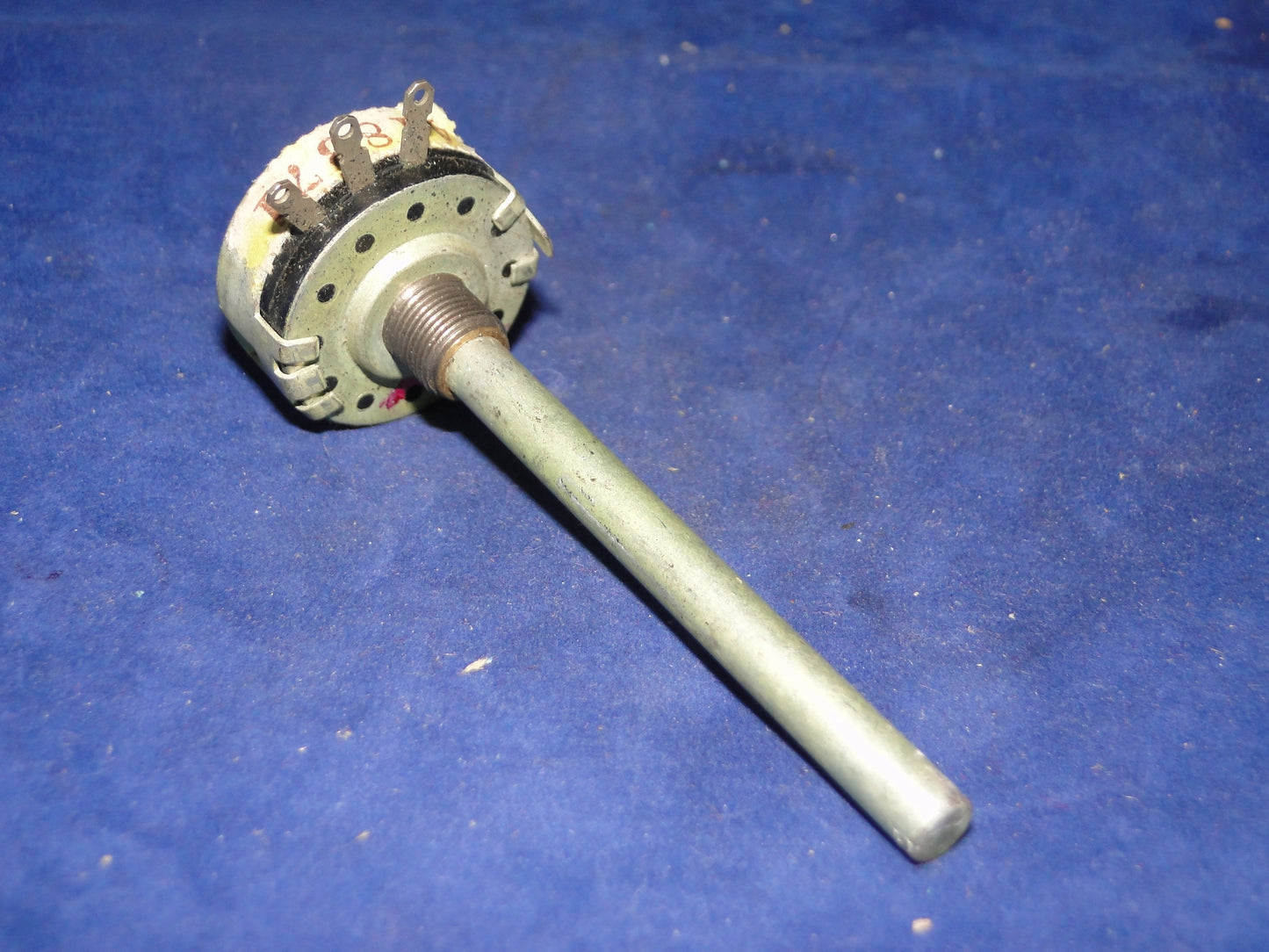 25K LOG,, POTENTIOMETER, NOS