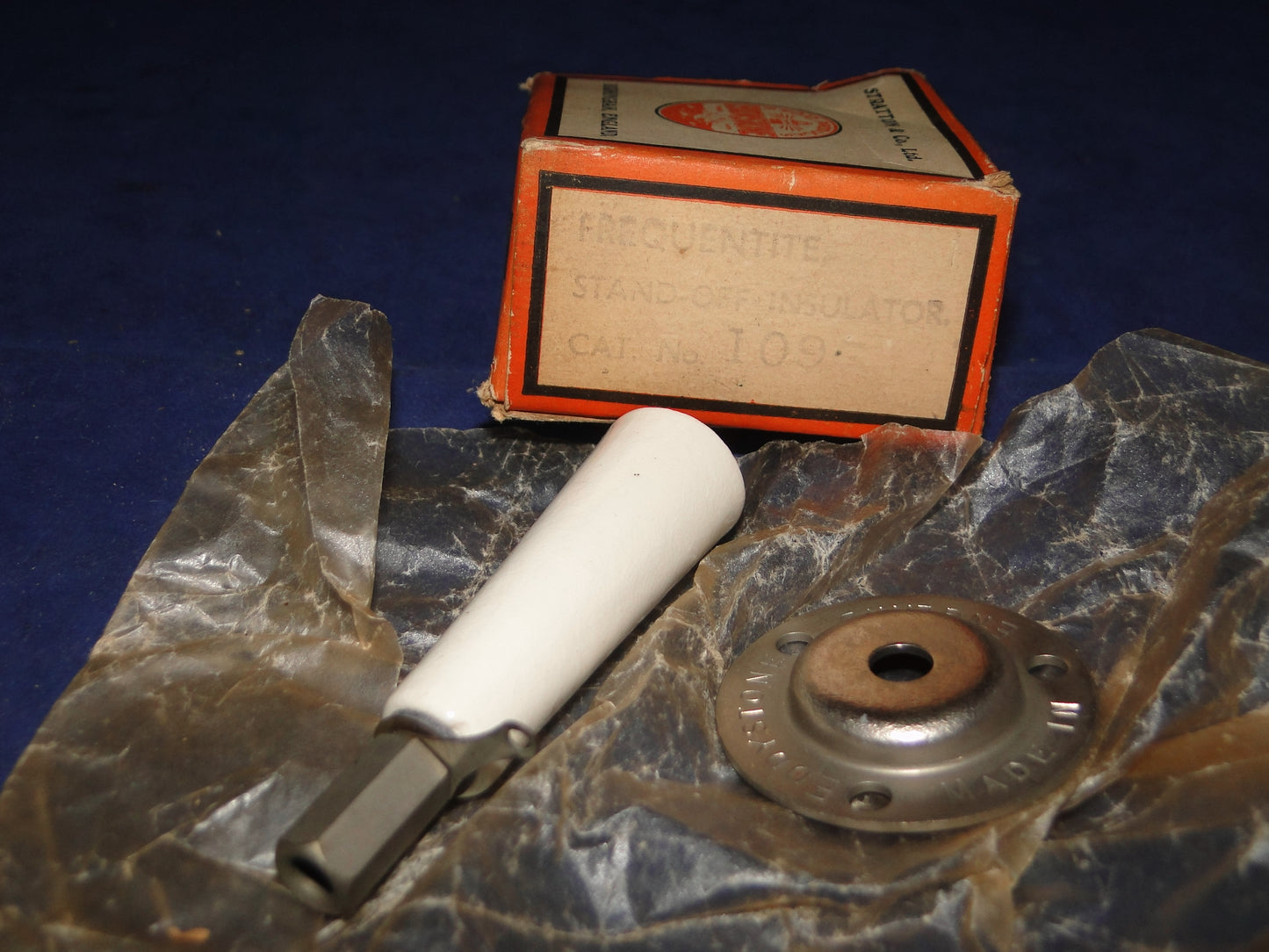 EDDYSTONE, FREQUENTITE, CERAMIC, PILLAR, STAND OFF, INSULATOR, CAT NO 1049,, BOXED, BOX TATTY