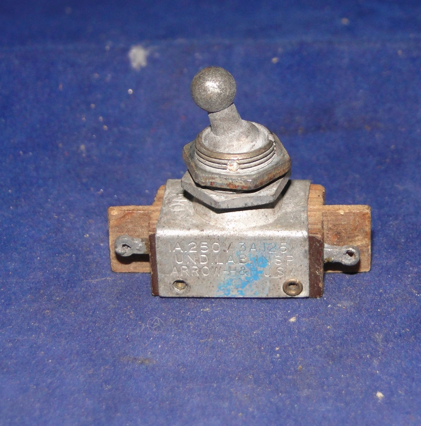 DPST, Arrow Hart, Ball Dolly, Switch, 1 amp @ 250V, 3 amp @ 125V