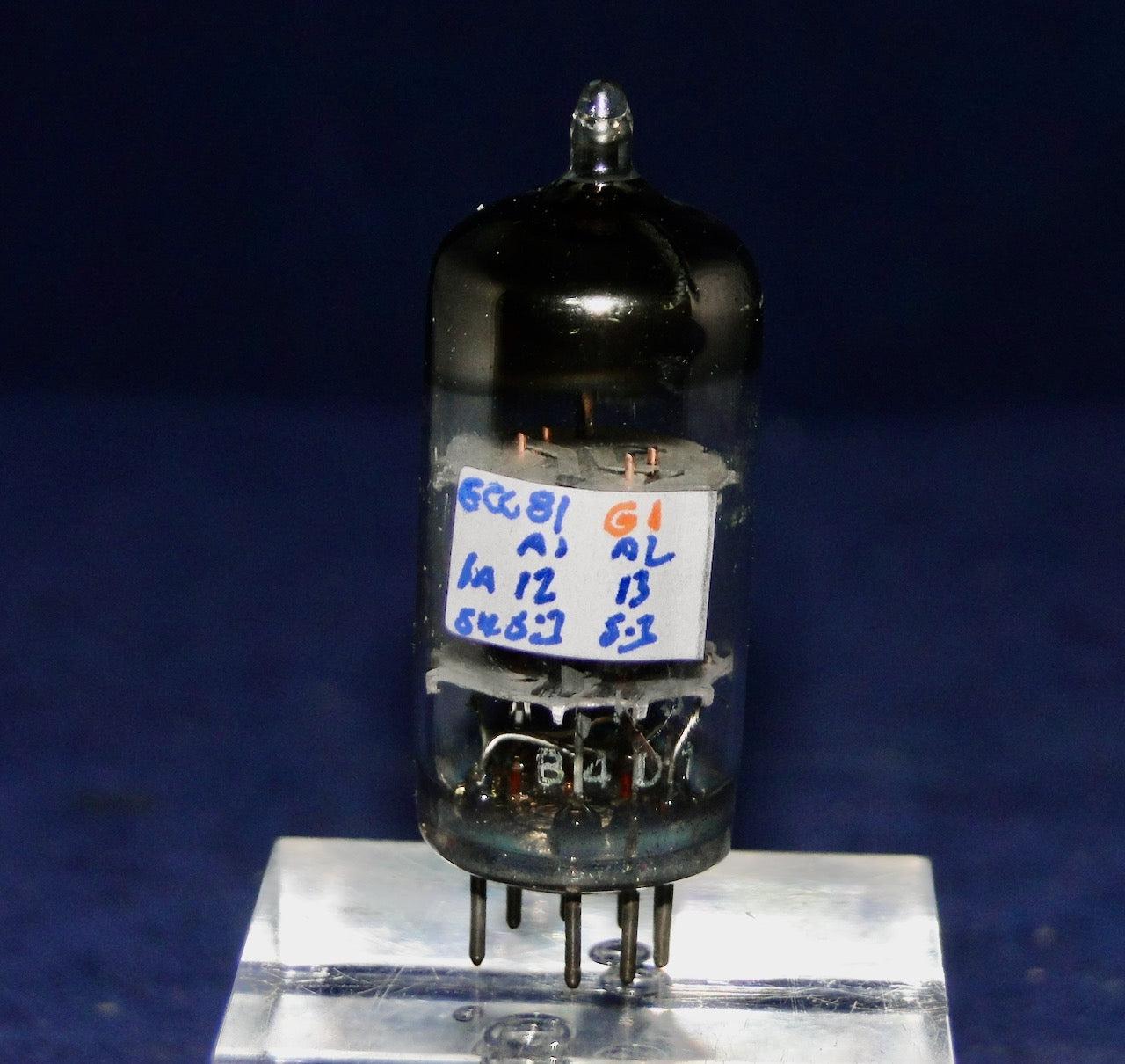 ECC81, MULLARD, OLD SHIELD, YELLOW PRINT, FACTORY CODE, Tk3 B4D1, BLACKBURN 1964 MANUFACTURE