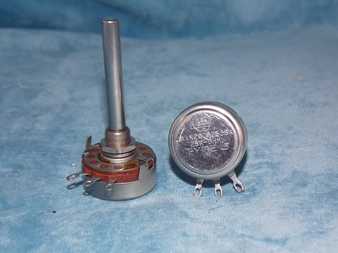 25K LOG , ALLEN BRADLEY, TYPE J, POTENTIOMETER, NOS