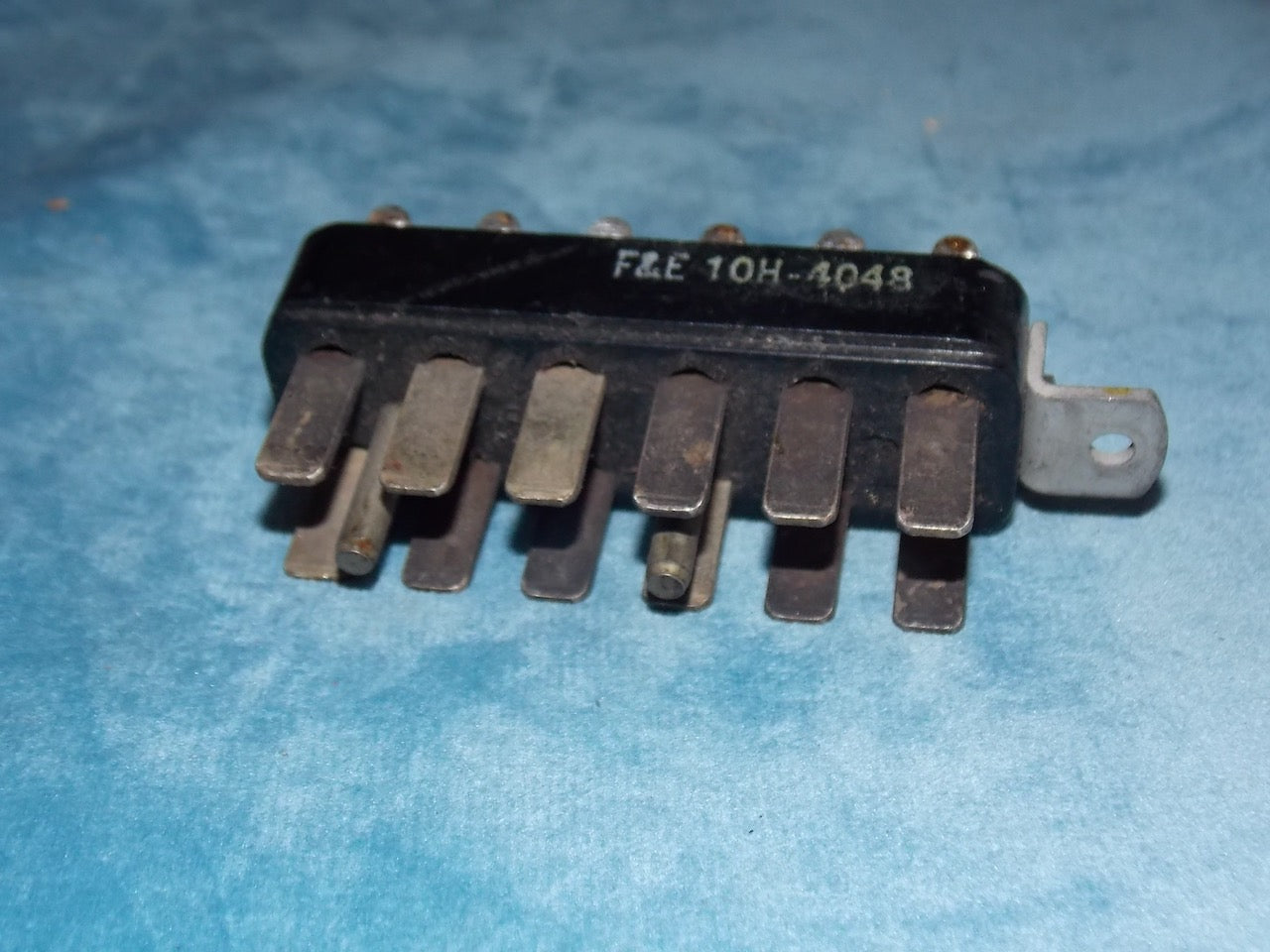 12 PIN MALE, JONES PLUG, CHASSIS MOUNT, 10H 4048, EX EQUIPT