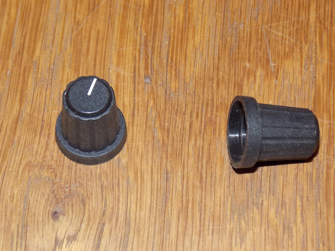 NTELLIJEL, SIFAM, MILLED SKIRTED KNOB, BLACK, 19mm DIA, 22mm HIGH, D SHAFT,