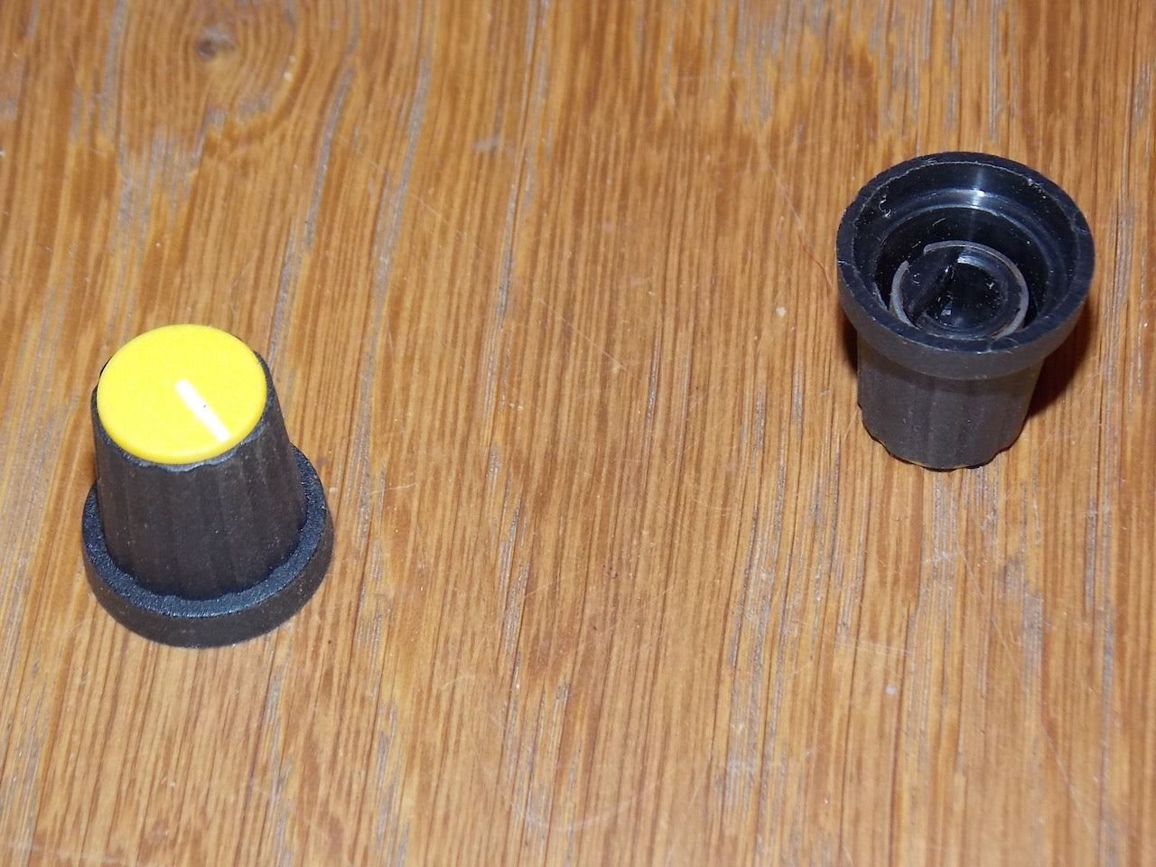 INTELLIJEL, SIFAM, MILLED SKIRTED KNOB, YELLOW, 19mm DIA, 22mm HIGH, D SHAFT,