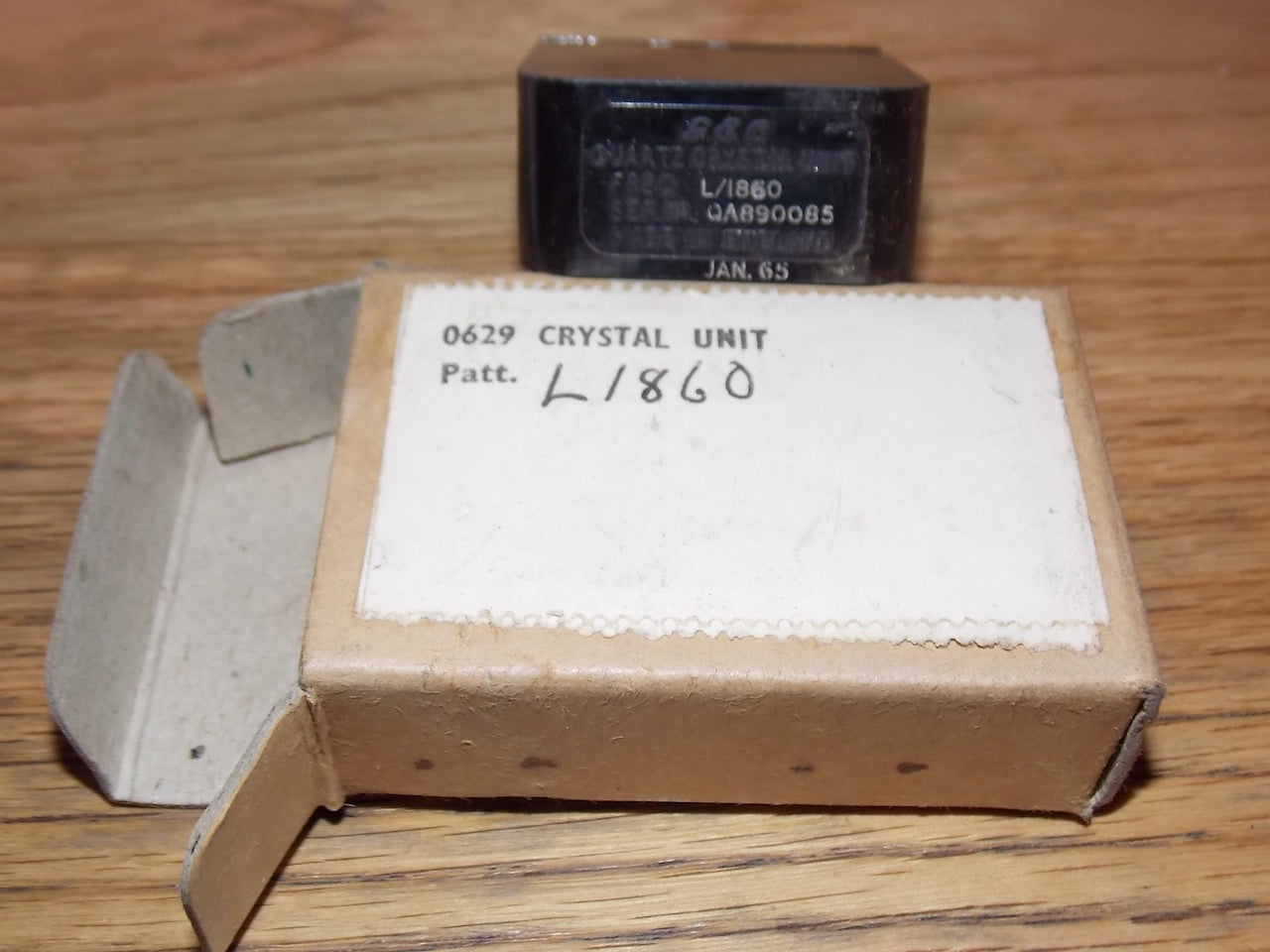 WW2 Crystal, 19mm Pin Spacing,, GEC, Suit B2 Spy Set, 1860 KHz, L1860 Dated 1960, New Boxed