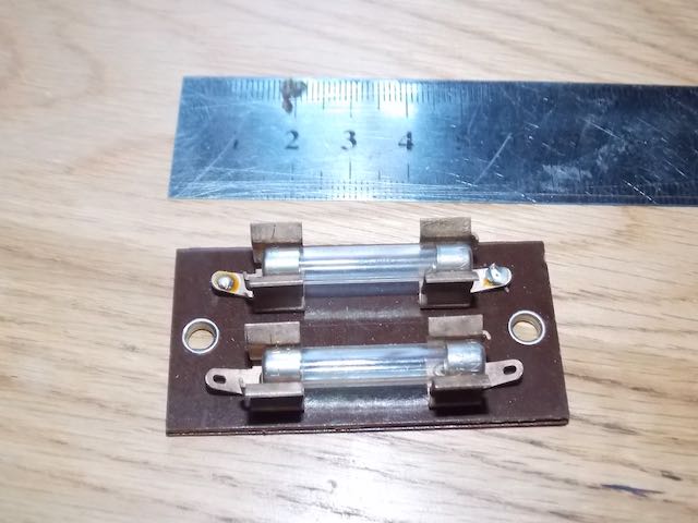 2x fuseholders, 30mm fuses, on bakelite plate, 60 x 30mm