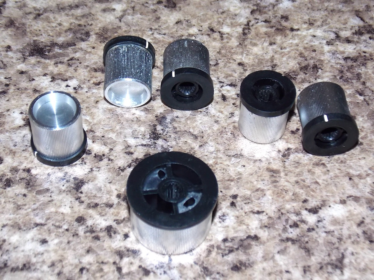 SET OF 6x, ALUMINIUM KNURLED EDGE, KNOBS,, 6mm SPLINE, IN BLACK PLASTIC INSERT, x 20mm DIA, 20mm HIGH + 1x 30mm DIA, 20mm HIGH