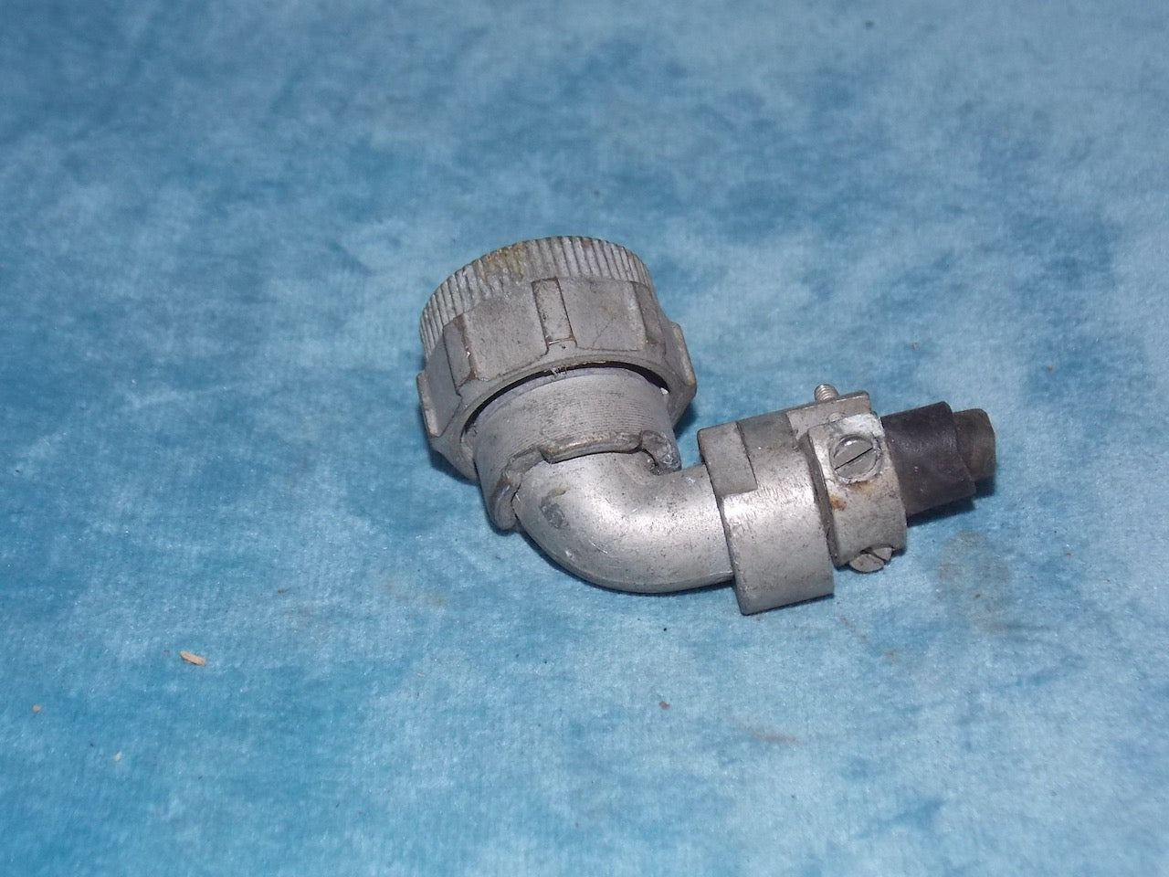 Pattern 104, Plessey, Mk 4, Aluminium Small Free Plug, Rt Angle, Cable Mount, 15mm fitting, 6 way male pins, Aluminium Mk IV, Larkspur, Power Plug