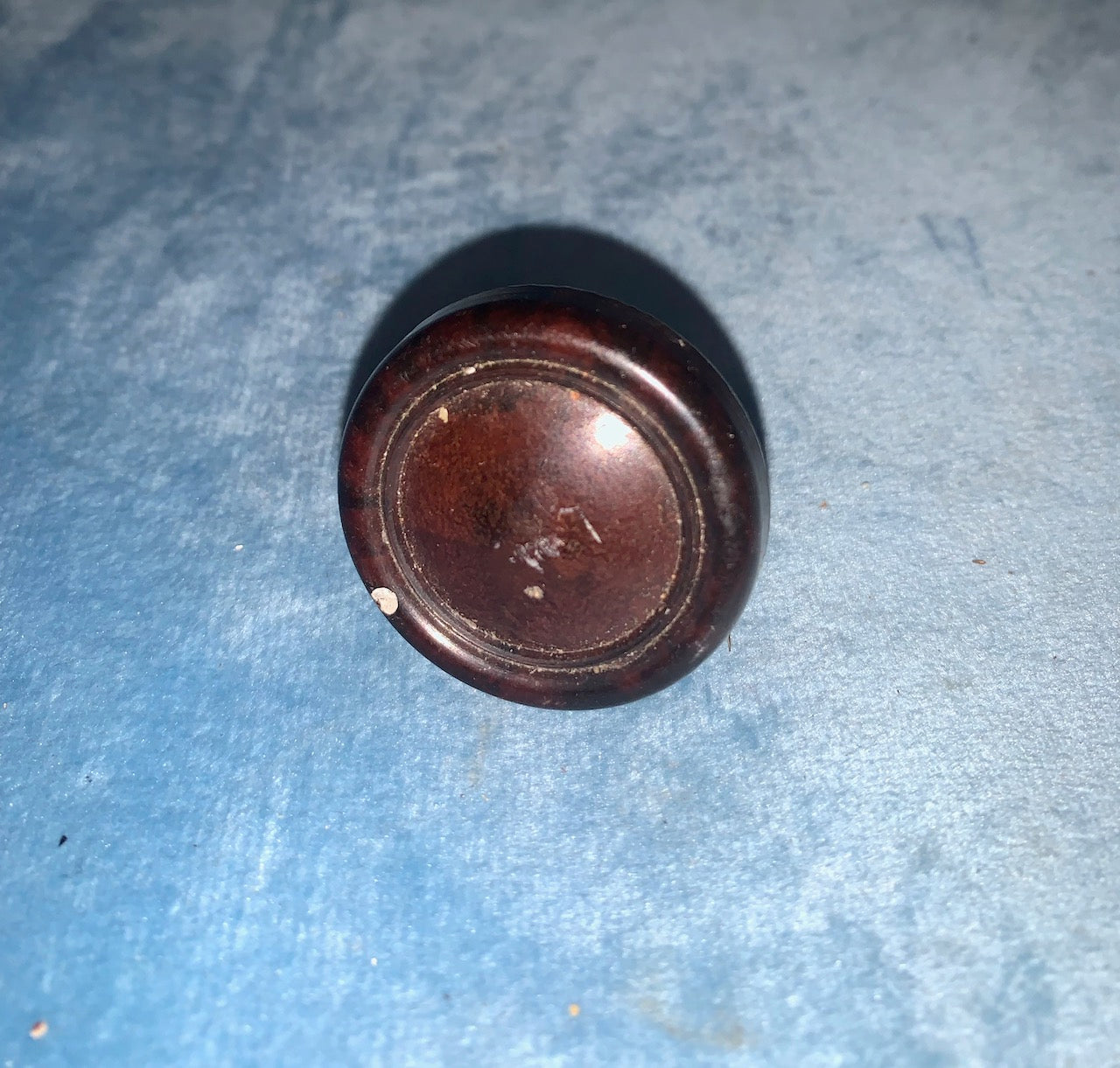 BROWN BAKELITE KNOB, 6mm SHAFT, 33mm DIA 19mm HEIGHT