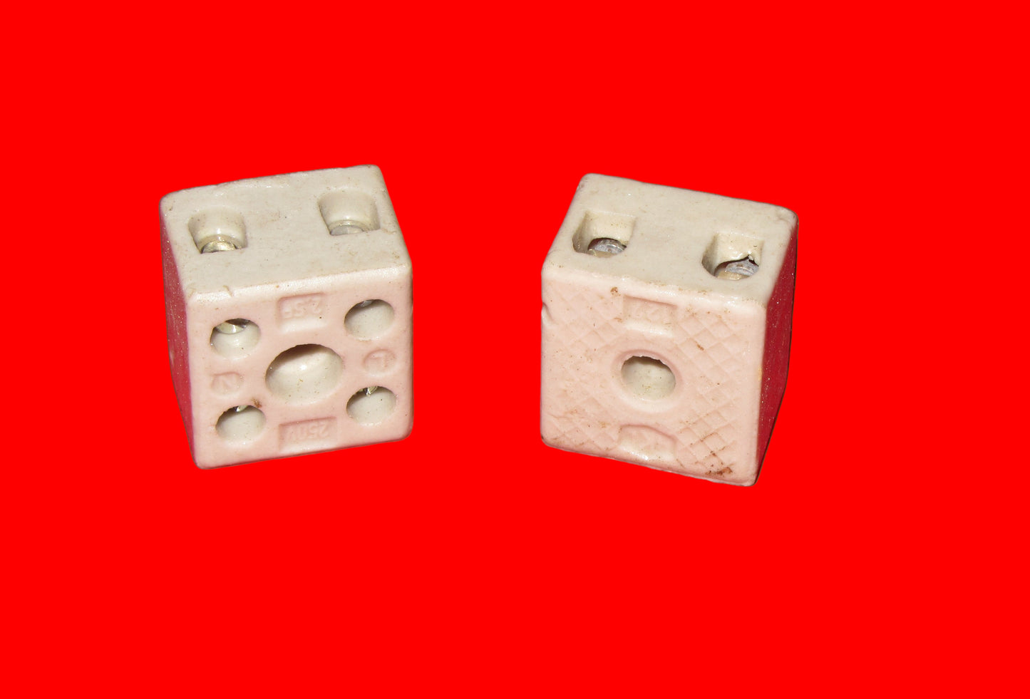 CERAMIC, PORCELAIN, TWO POLE, FOUR TERMINAL, CONNECTOR BLOCKS, 250VAC @ 5A, HKL 122,