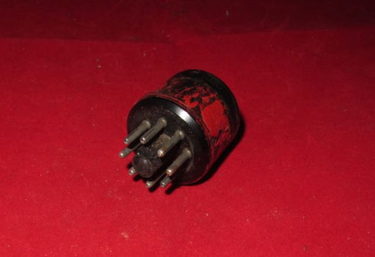 OCTAL PLUG, CABLE MOUNT, MCMURDO, EX EQUIPT