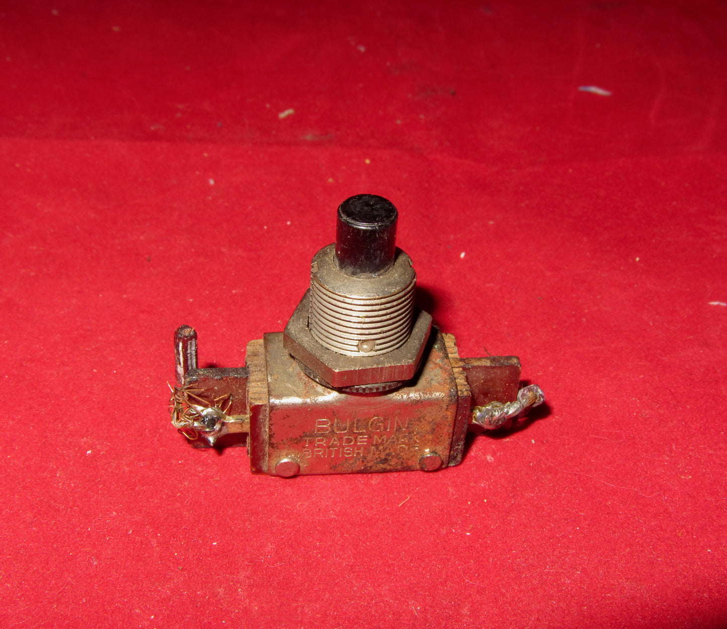 BULGIN ,S357, SPC-O, BIASED PRESS SWITCH, EX EQUIPT