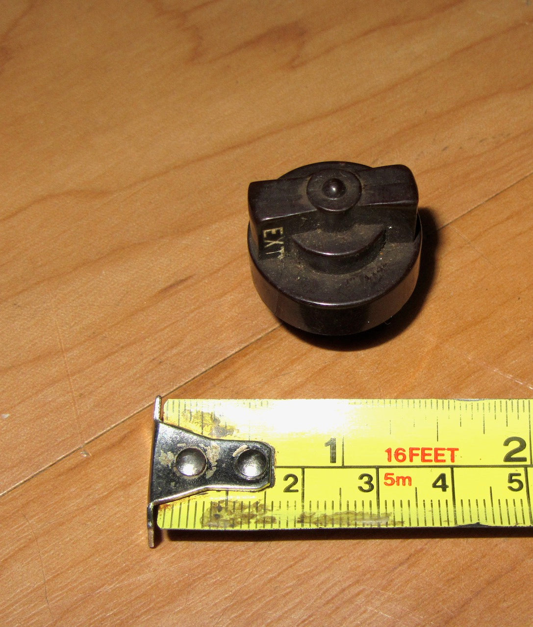 RED BROWN BAKELITE KNOB, INT/EXT, INTERNAL EXTERNAL MARKINGS, WIDTH 25mm, SHAFT DIA 5mm ,