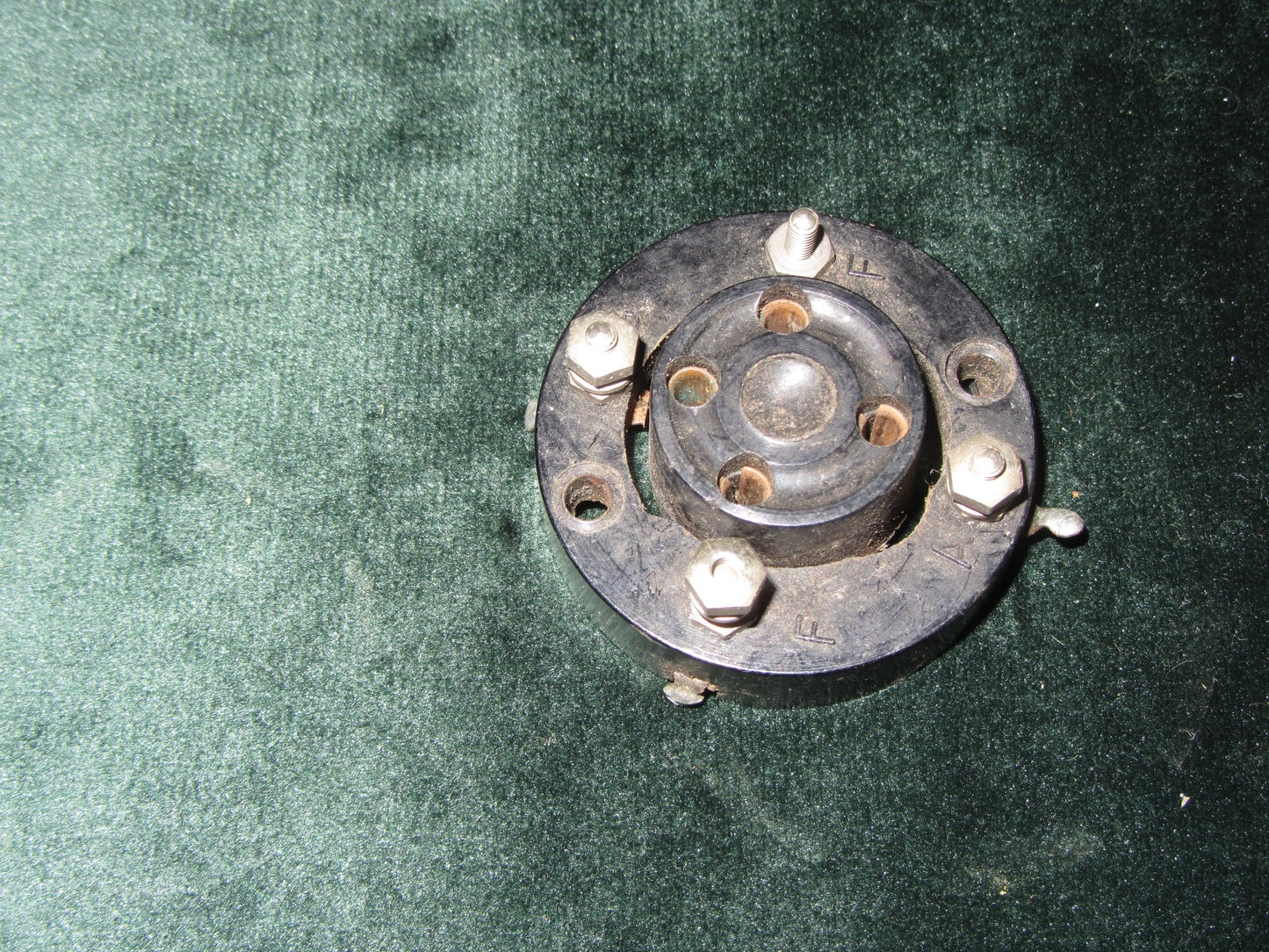 ELKA, B4, BRITISH 4 PIN, BAKELITE, VALVE BASE, ROUND, 1931,