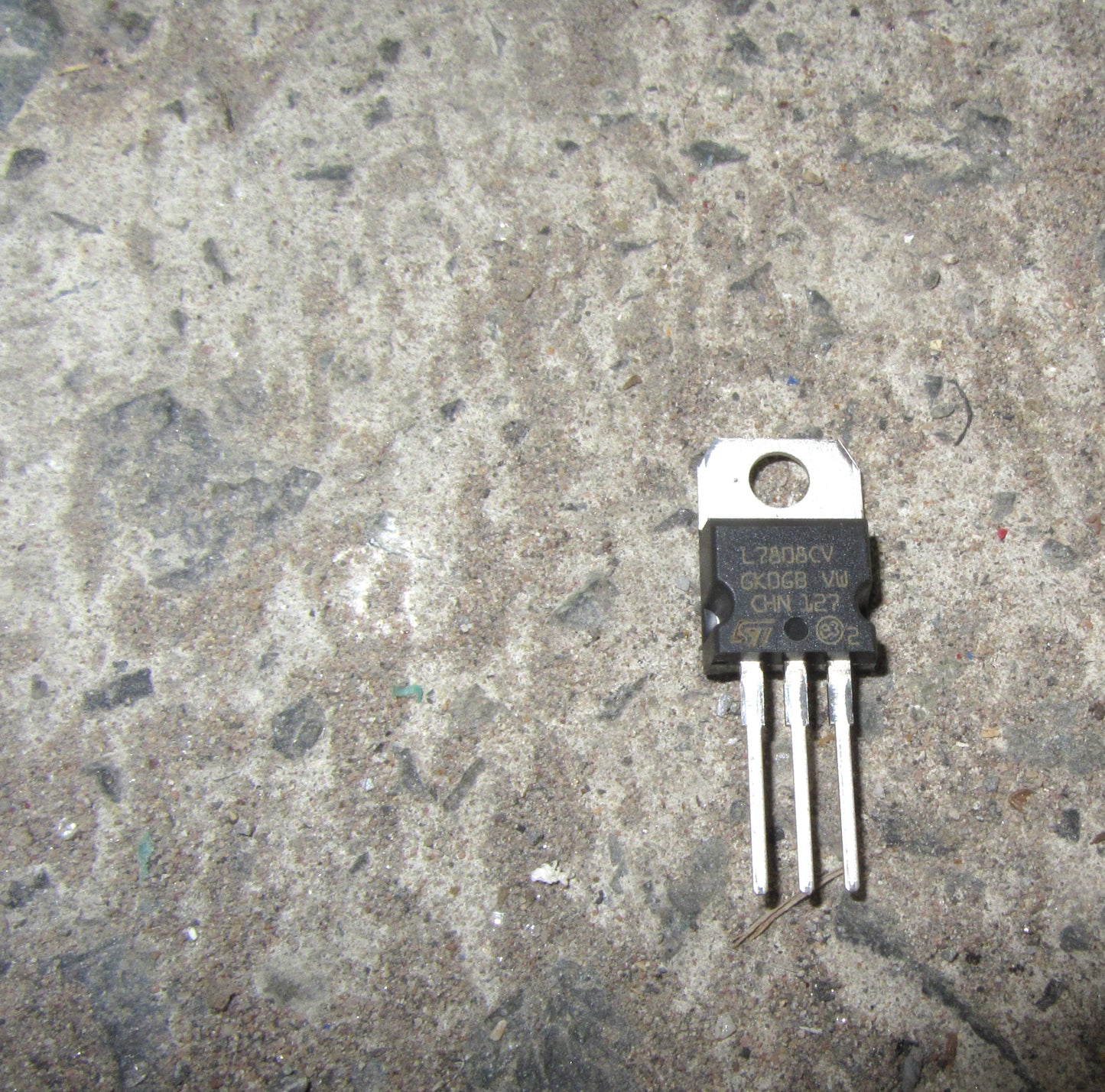 LV7808CV-DG, STMICROELECTRONICS, Linear Voltage Regulators Precision 1.5A Reg 24V Out Dual Gauge