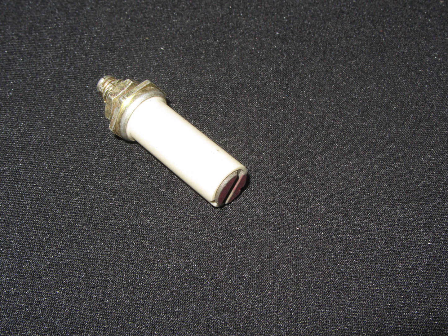 SLUG TUNED CERAMIC COIL FORMERS 3/8" (9.5mm) DIAMETER, 1" (28mm) LENGTH - SLUG TUNED FERRITE, CAMBRIDGE THERMIONIC CORPORATION