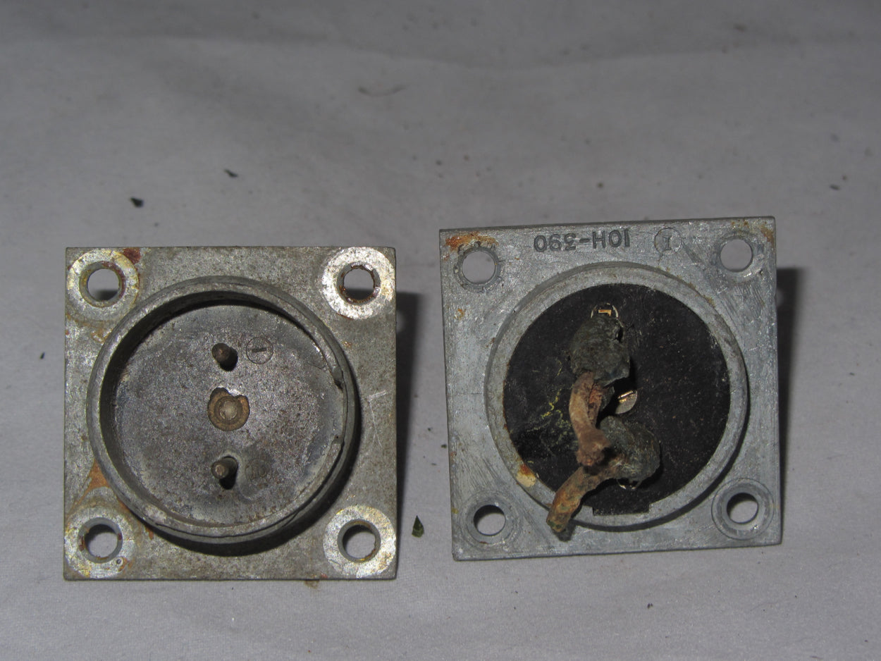 W PLUG, PLESSEY CIRCULAR, CHASSIS PLUG, 2 WAY, AIR MINISTRY, GEE, 10H/390