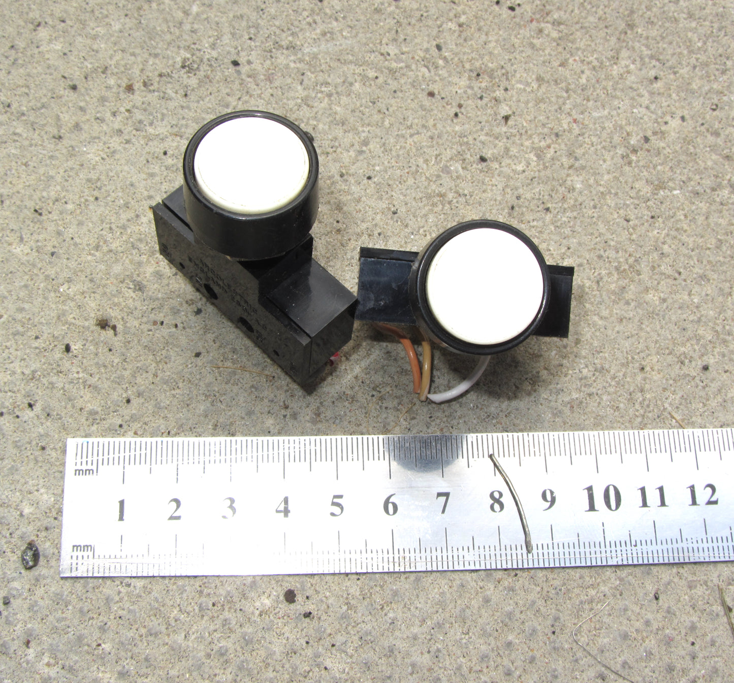 ARCOLECTRIC, SPST, PUSH TO MAKE SWITCH 2A @ 250V,