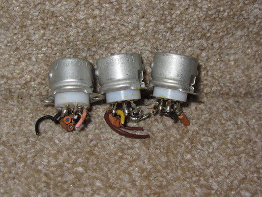 AMPEHNOL, PTFE, SHIELDED VALVE BASE, B7G SET OF 3X, EX EQUIPT