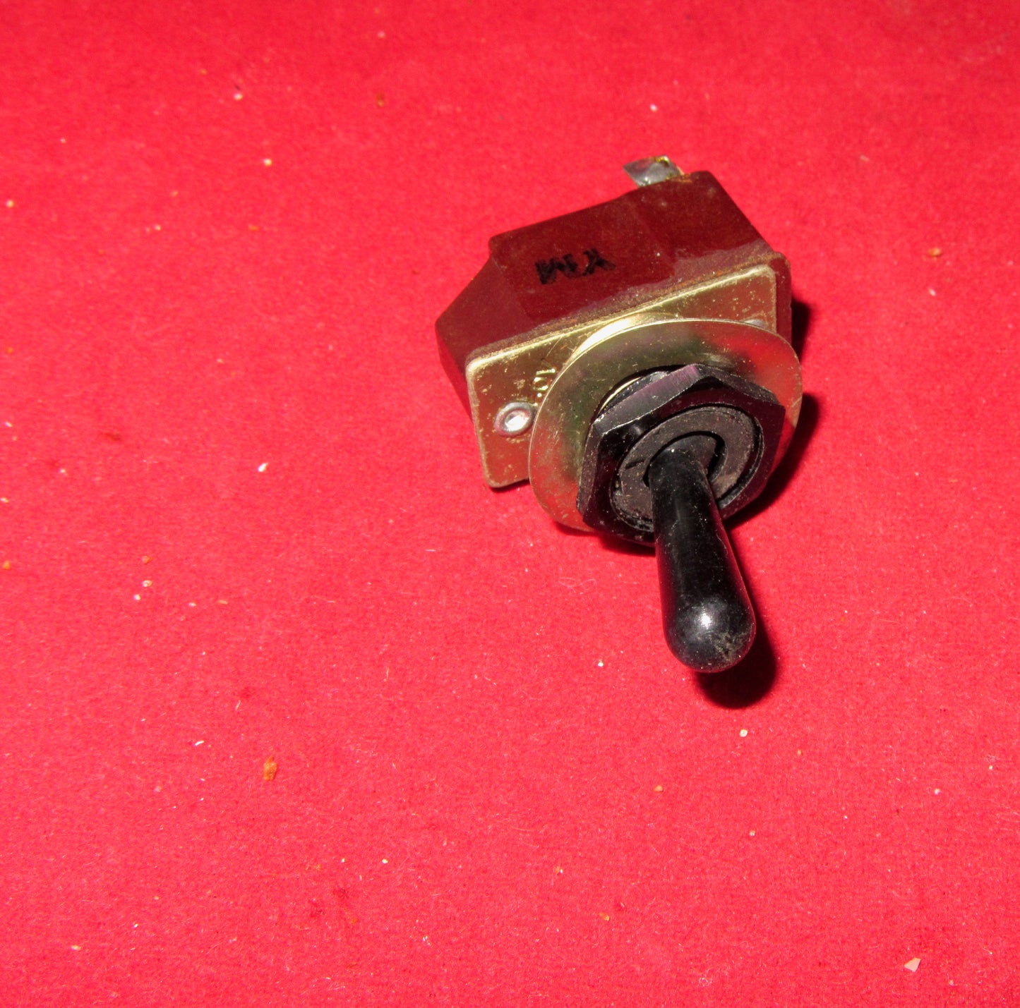 NSF, CH, PEAR DOLLY, SPST NON LATCHING SWITCH, PARKERISED FINISH, AS USED ON RACAL RA17, EX EQUIPT