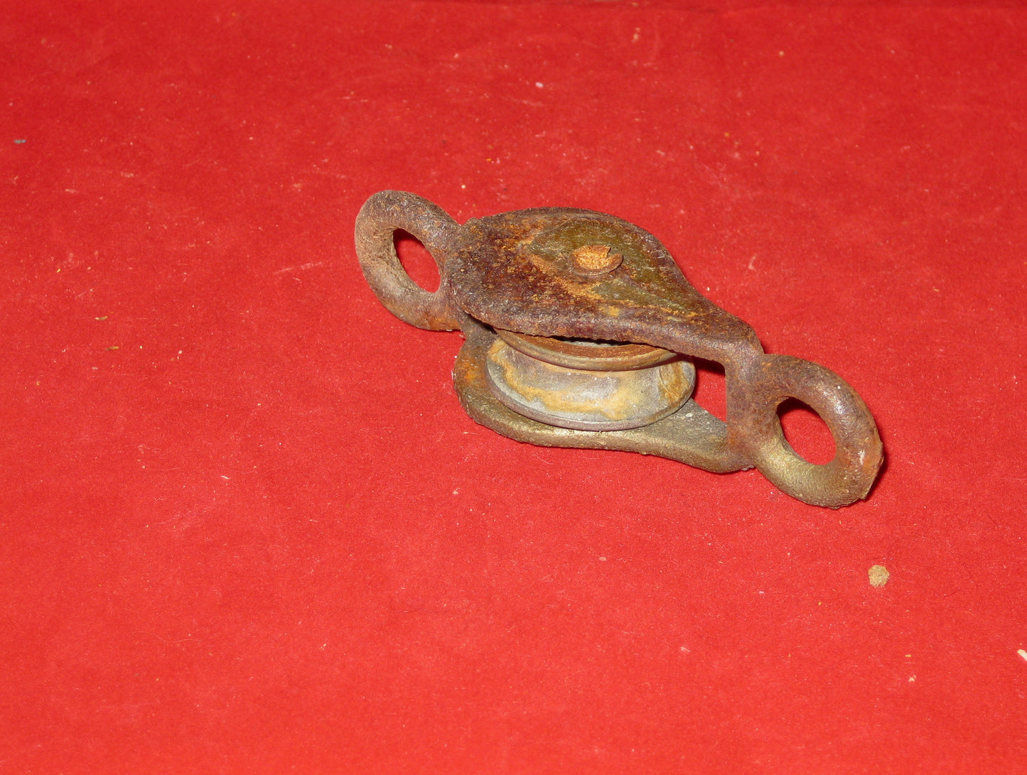 VINTAGE PULLEY BLOCK, STEEL & ALUMINIUM, APPROX 3.5 INS LENGTH, WHEEL APPROX 1 INS DIA