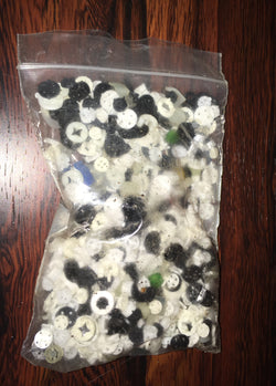 LARGE BAG OF ASSORTED TRANSISTOR MOUNTING PADS