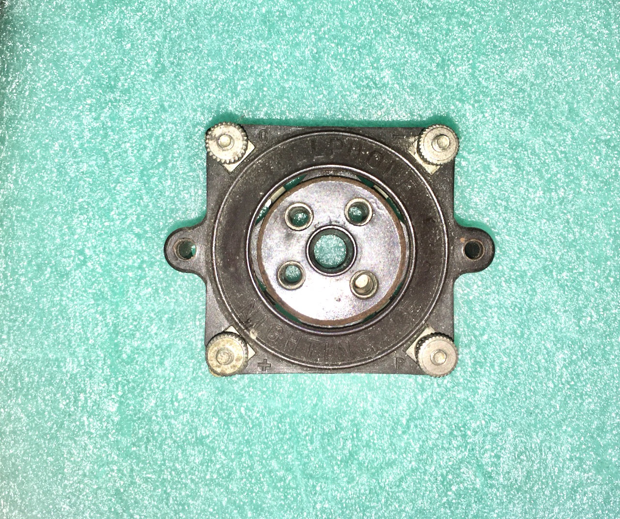 BULLPHONE NIGHTINGALE  , B4, BRITISH 4 PIN,  VALVE BASE,  1927, NOS
