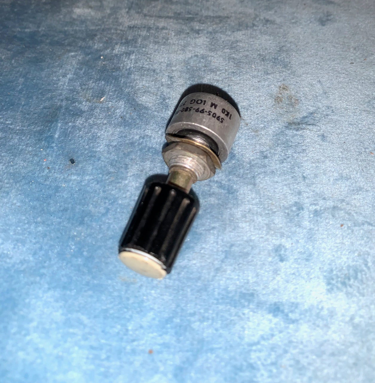 Plessey, PLW, Rotary Potentiometer,  1K0 lin, 5905-99-580-9837, c/w knob, ex equipt