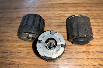 MILITARY RADIO, CONTROL KNOB, SET OF 3X,  ZA290183 , EX EQUIPT