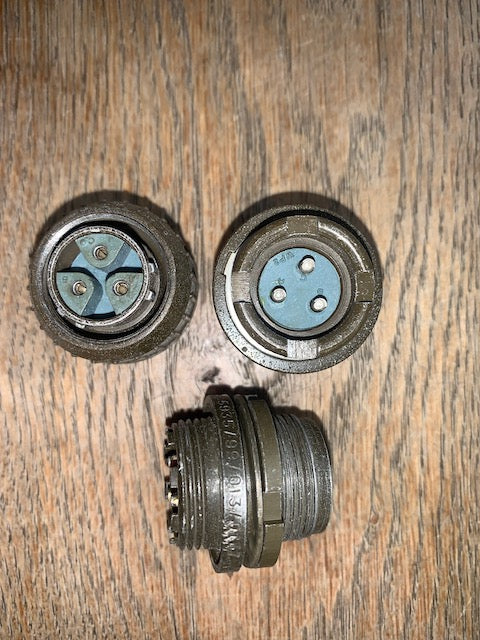 Pattern 104,  Plessey, Mk 7, FIXED,   3 way SOCKET, 3 Female Pins,    Larkspur, Power Socket, NOS